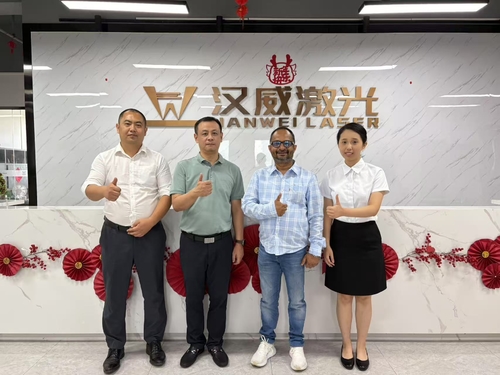 Últimas notícias da empresa sobre Cliente indiano em visita 20250725 - Hanwei Laser estabelece boas amizades com clientes indianos